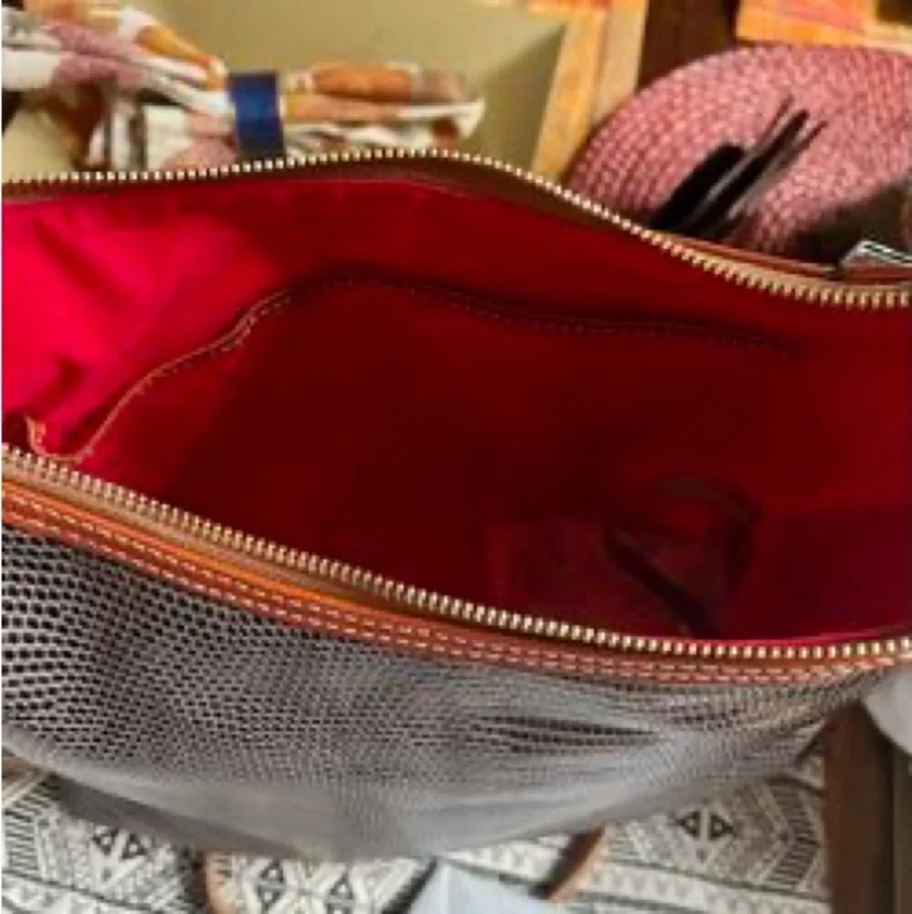 NEW Dooney & Bourke GREY Embossed Lizard Hobo Purse Bag DV924 - Picture 4 of 4